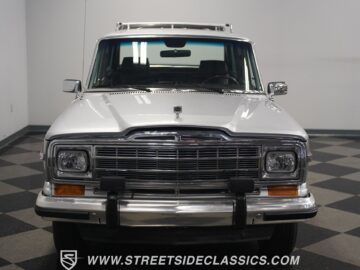 1991 Jeep Grand Wagoneer HEMI Restomod